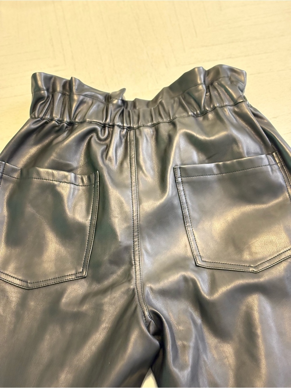 MIOU MUSE Black Faux Leather Paperbag Hi-Waisted Cropped Pants SZ M EUC - Picture 13 of 14